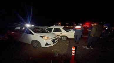 Nevşehir'de kavşakta çarpışan iki otomobildeki 4 kişi yaralandı