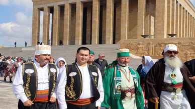 Türkmen Alevi Bektaşi Vakfından Anıtkabir'e ziyaret