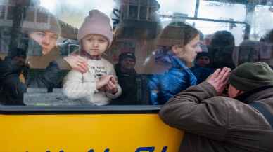 Ukrayna, insani koridorlardan cumartesi günü 13 bin sivilin tahliye edildiğini bildirdi