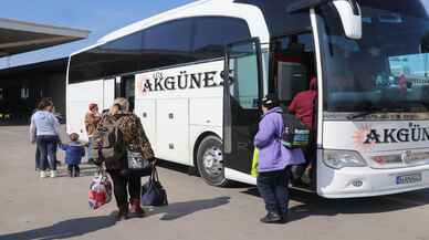 Ukrayna'daki savaş bölgesinden tahliye edilen Türklerin yurda gelişleri sürüyor