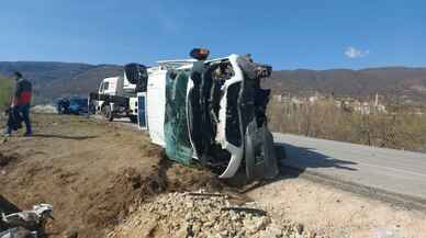 Amasya'da minibüsle otomobilin çarpıştığı kazada 4 kişi yaralandı