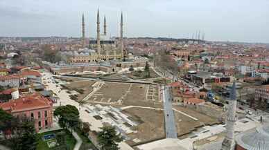 İSTANBUL - Lüks araçların kaçak parçalarını bulunduran şüpheli yakalandı