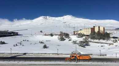 Erciyes'te kar yağışı etkili oldu