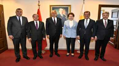 İYİ Parti Genel Başkanı Akşener, bazı belediye başkanlarıyla görüştü