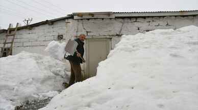 KARS - Kars çayı taşınca bazı ev ve tarım arazilerini su bastı