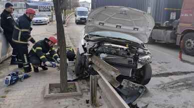 KOCAELİ - Otomobilin bariyere çarpması güvenlik kamerasında