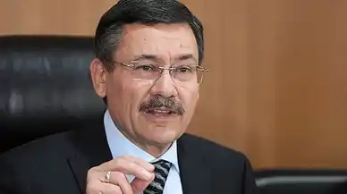 Melih Gökçek: İlber Ortaylı ya cahil ya da yağcı!