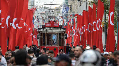 İstiklal bayraklarla donandı!