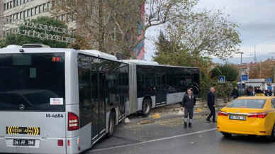 Son dakika.. Kadıköy'de metrobüs kazası!