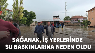 Sağanak iş yerlerinde su baskınlarına neden oldu