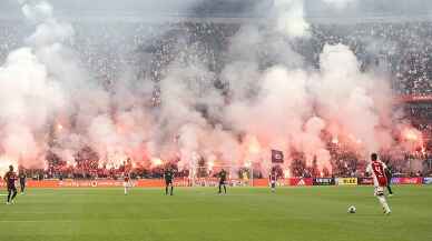 Yarıda kalan Ajax-Feyenoord maçı seyircisiz tamamlandı