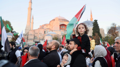 Beyazıt Meydanı'nda İsrail'in Gazze'ye yönelik saldırıları protesto edildi