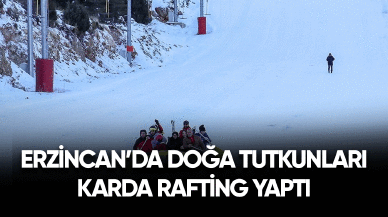 Erzincan'da doğa tutkunları karda rafting yaptı