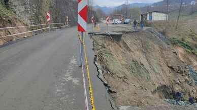 Trabzon'da kara yolu çöktü