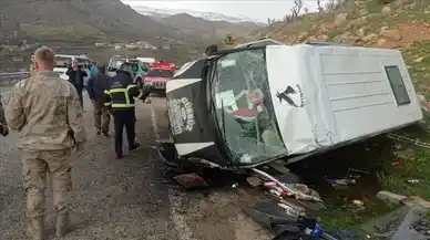 Siirt’te okul servisi devrildi! Bir öğrenci hayatını kaybetti