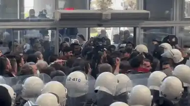 Van'da yaşananları Çağlayan Adliyesi'nde protesto etmek istediler! 14 avukat gözaltına alındı