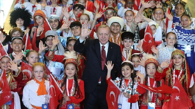 Cumhurbaşkanı Erdoğan, Türk dünyası çocuklarıyla buluştu