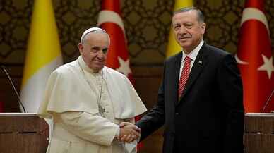 Papa Franciscus'tan Cumhurbaşkanı Erdoğan'a dünya barışına katkısından dolayı teşekkür