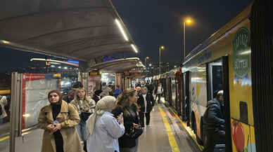 Halıcıoğlu durağında metrobüs arızası! Yolcular tahliye edildi