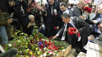 Özgür Özel, Deniz Gezmiş ve arkadaşlarını mezarı başında andı