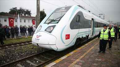 Bakan Uraloğlu: Milli elektrikli tren seti 1 yılda 575 bin yolcu taşıdı