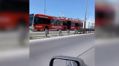 İstanbul'da seyir halindeki metrobüste yangın