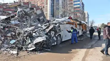 Birçok kişinin yaşamını yitirdiği Grand İsias Hotel'in enkazından yeniden numune alındı