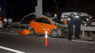 Ankara’da feci kaza: Bariyerlere çarpan taksi şoförü öldü