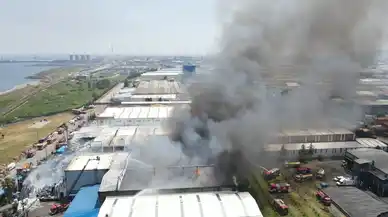 Çerkezköy’deki fabrika yangını 7 saattir sürüyor: 3 kişi hastaneye kaldırıldı