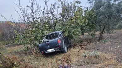 Bursa'da feci kaza: İşçileri taşıyan kamyonet ağaca çarptı