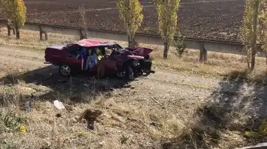 Amasya'da kontrolden çıkan otomobil şarampole devrildi