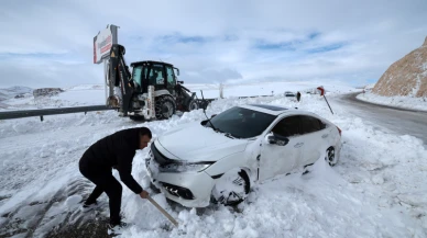 Malatya-Kayseri karayolu trafiğe açıldı: Mahsur kalan araçlar kurtarıldı