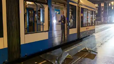 Amsterdam'da tramvay ateşe verildi! Vagonda hasar oluştu