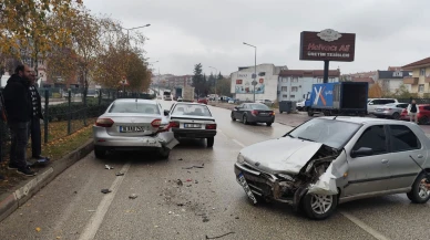 İnegöl'de zincirleme kaza: 1'i bebek 3 yaralı!