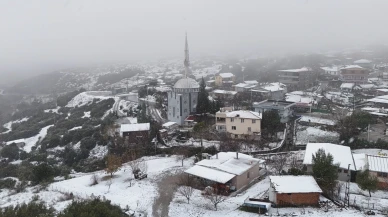 İzmir'in yüksek kesimlerinde kar yağışı başladı