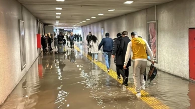 Fatih'te skandal! Metro alt geçidini kanalizasyon suyu bastı