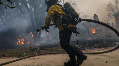 California’da yangınlar şiddetleniyor: Santa Ana rüzgarları zorlaştıracak