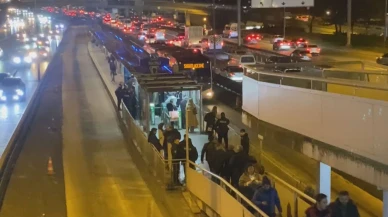 İncirli metrobüs durağında dehşet! Alkollü kişi havaya ateş açtı