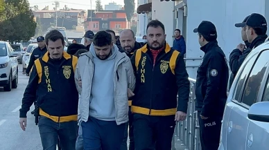 Adana’da ruhsatlı 10 tabancayı satmaya çalışan 4 zanlı yakalandı