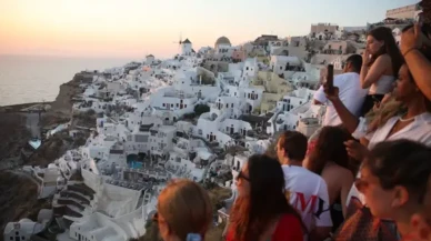 Yunanlılar, Santorini Adası'nı terk ediyor! Uçak biletlerindeki fiyat artışı dikkat çekti