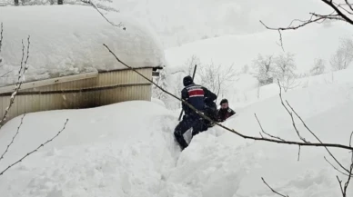 Köyde mahsur kalan yaşlı adam kurtarıldı!