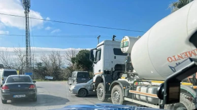 Erdek’te trafik kazası: Işık ihlali yapan otomobil beton mikseriyle çarpıştı