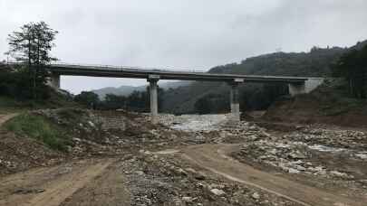 Giresun’daki sel afetinin birinci yılında şehit askerler ile kayıp operatör anıldı