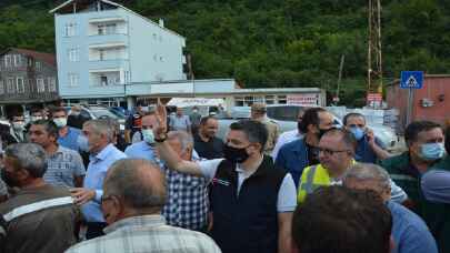 Tarım ve Orman Bakanı Pakdemirli, selden etkilenen Özlüce ve İlişi köylerini ziyaret etti