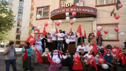 Dağdan kaçarak güvenlik güçlerine teslim olan Mustafa Biçer Diyarbakır annelerini ziyaret etti 