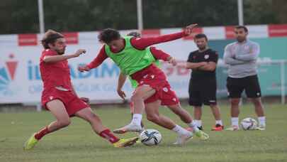 Samsunspor Teknik Direktörü Altıparmak: ”Hangi takımla oynarsak oynayalım, biz kendi oyunumuzu oynarız”