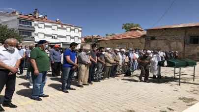 Aşı çağrısı yaptıktan sonra Kovid19’dan hayatını kaybeden kişi toprağa verildi