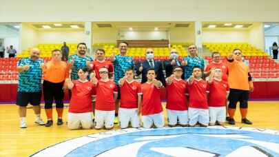 Kayseri Valisi Şehmus Günaydın, Down Sendromlular Futsal Milli Takımı’yla bir araya geldi