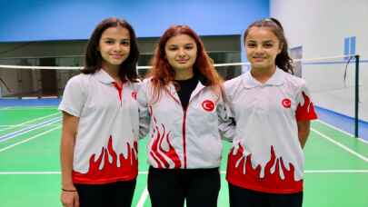 Badmintonun ikizleri ay yıldızlı formayla Avrupa’da raket sallayacak