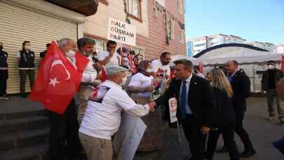 Yenilik Partisi Genel Başkanı Öztürk Yılmaz, Diyarbakır annelerini ziyaret etti